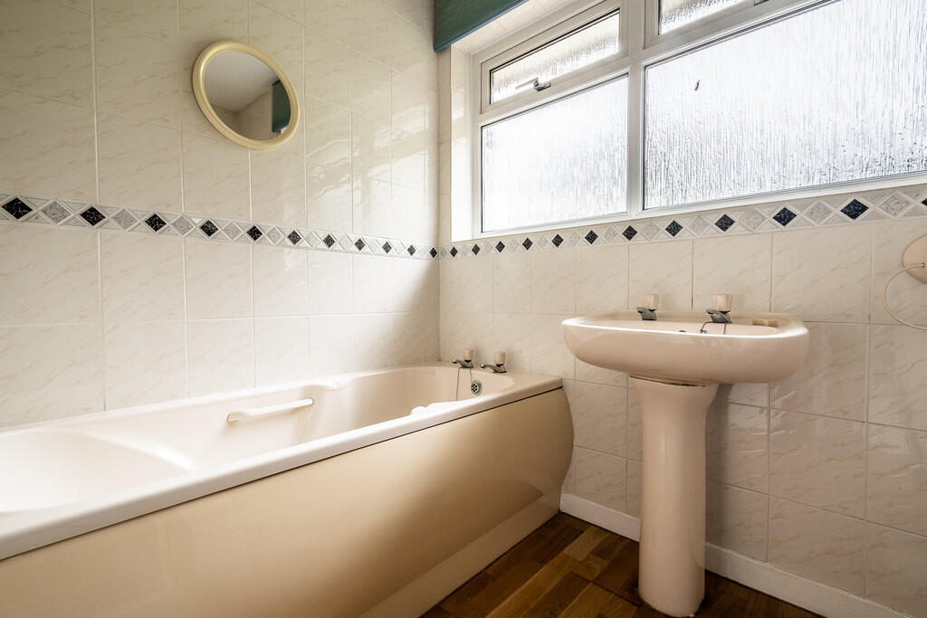 32 Winslade Park ...