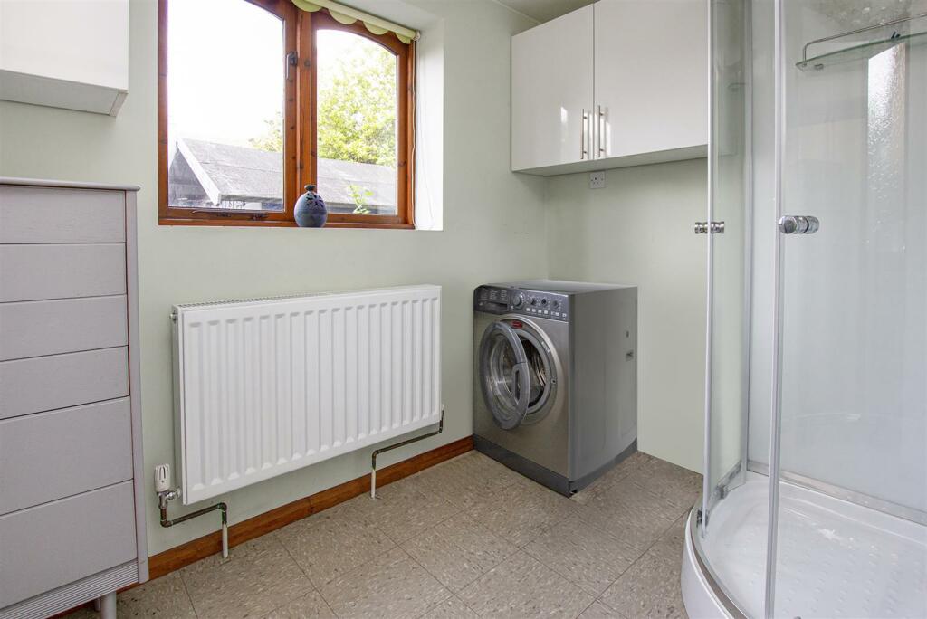 Utility/Shower Room