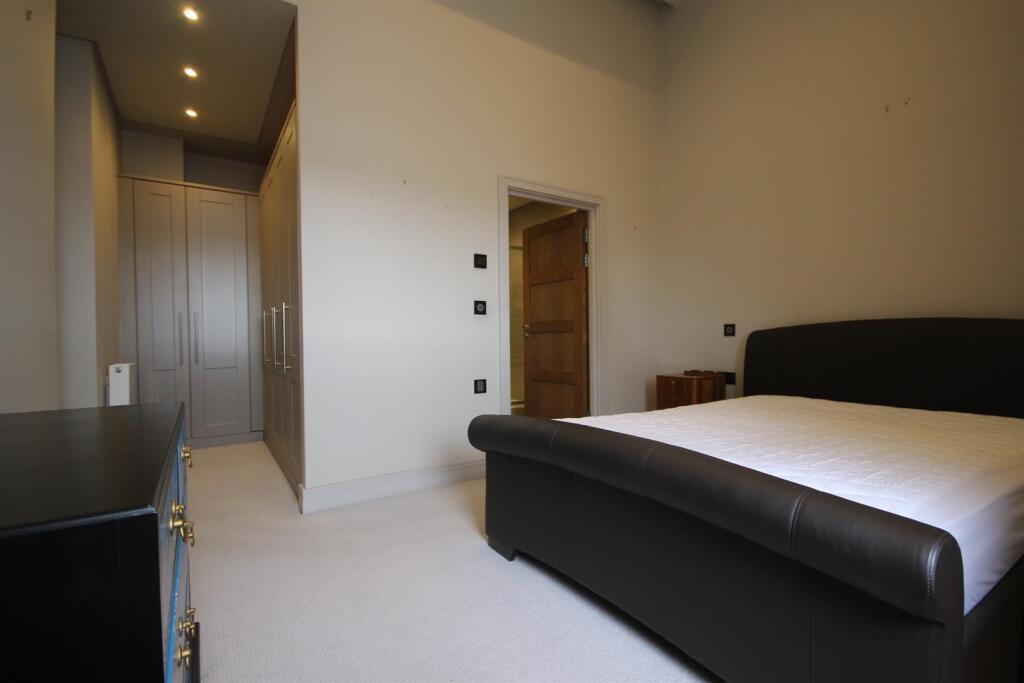 Master Bedroom.JPG