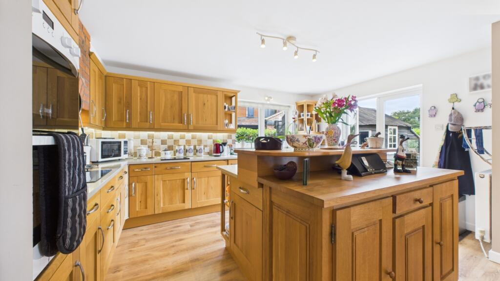 ewemove-abbeyview-romsey-kitchen