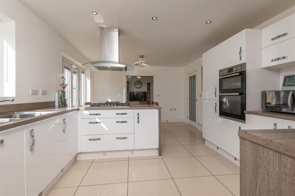 16 - 12 Pavillion View HD3 3WU.jpg