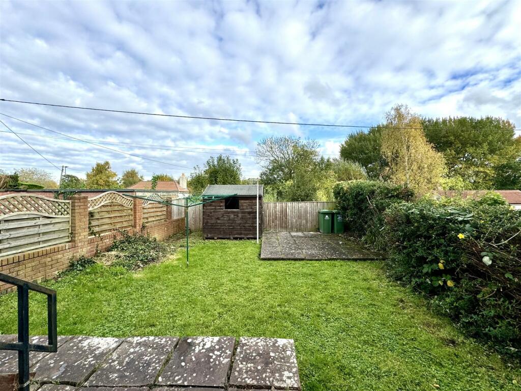GARAGE &amp; GARDENS