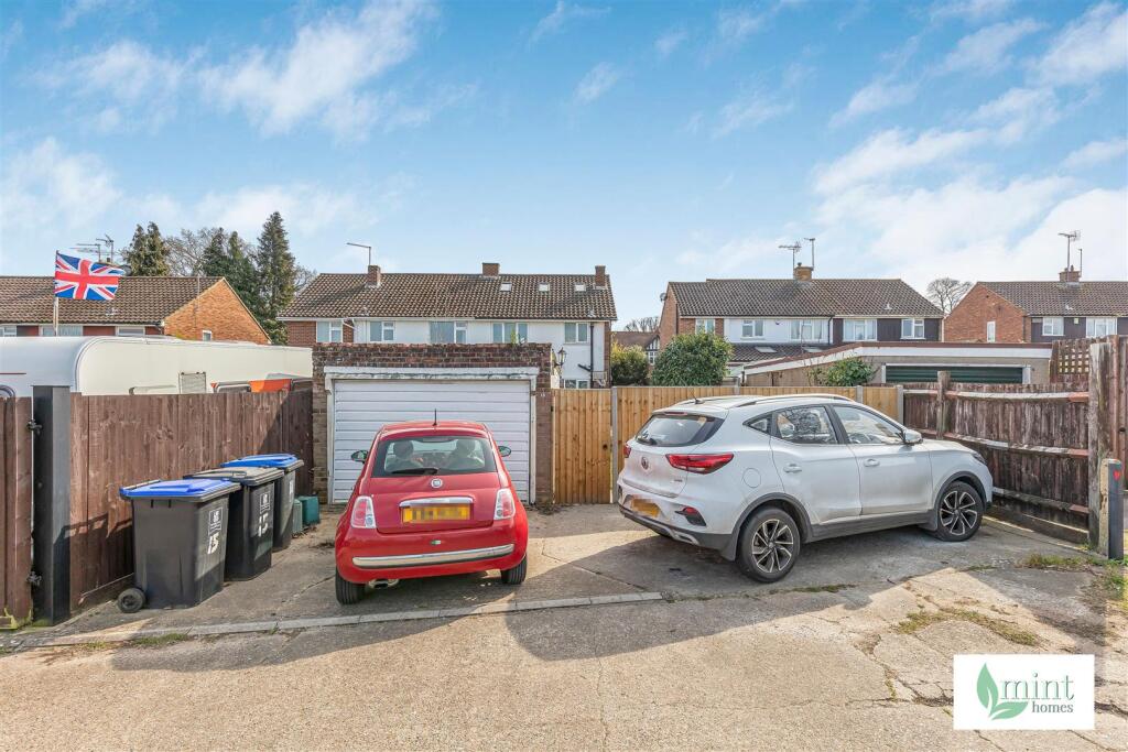 15__Engliff_Lane__Pyrford__Woking__Surrey__GU22_8S