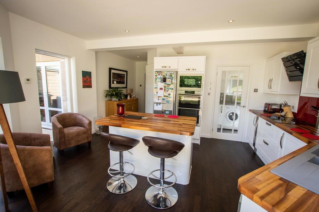 Kitchen/breakfast...