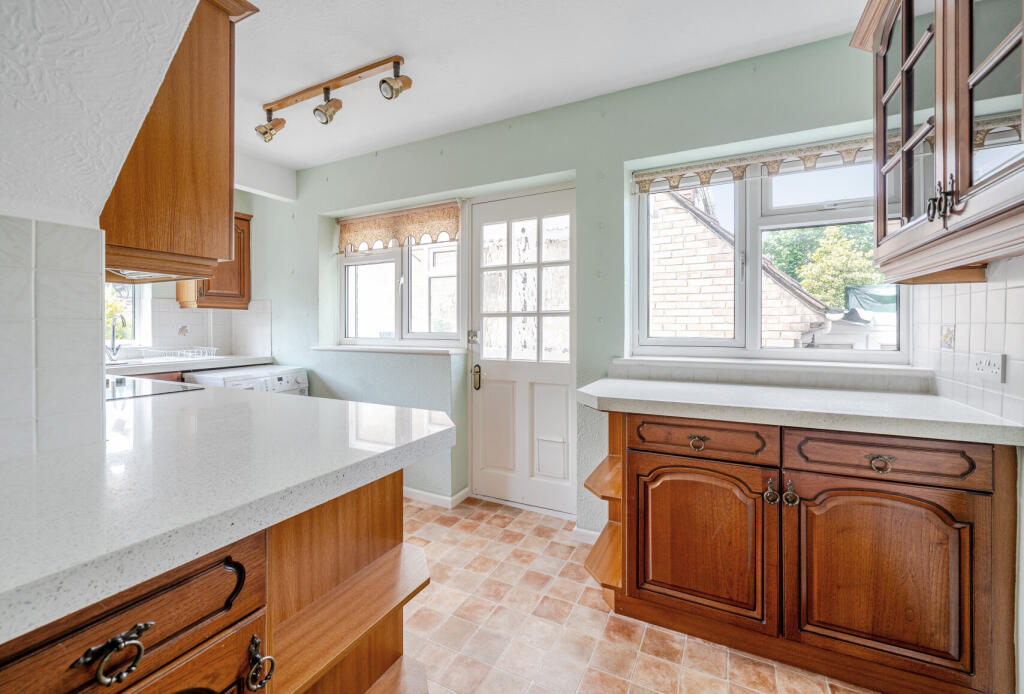 1298512-4-683d804...