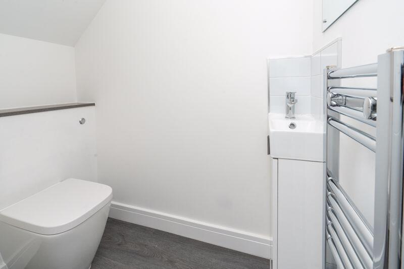 GUEST CLOAKROOM