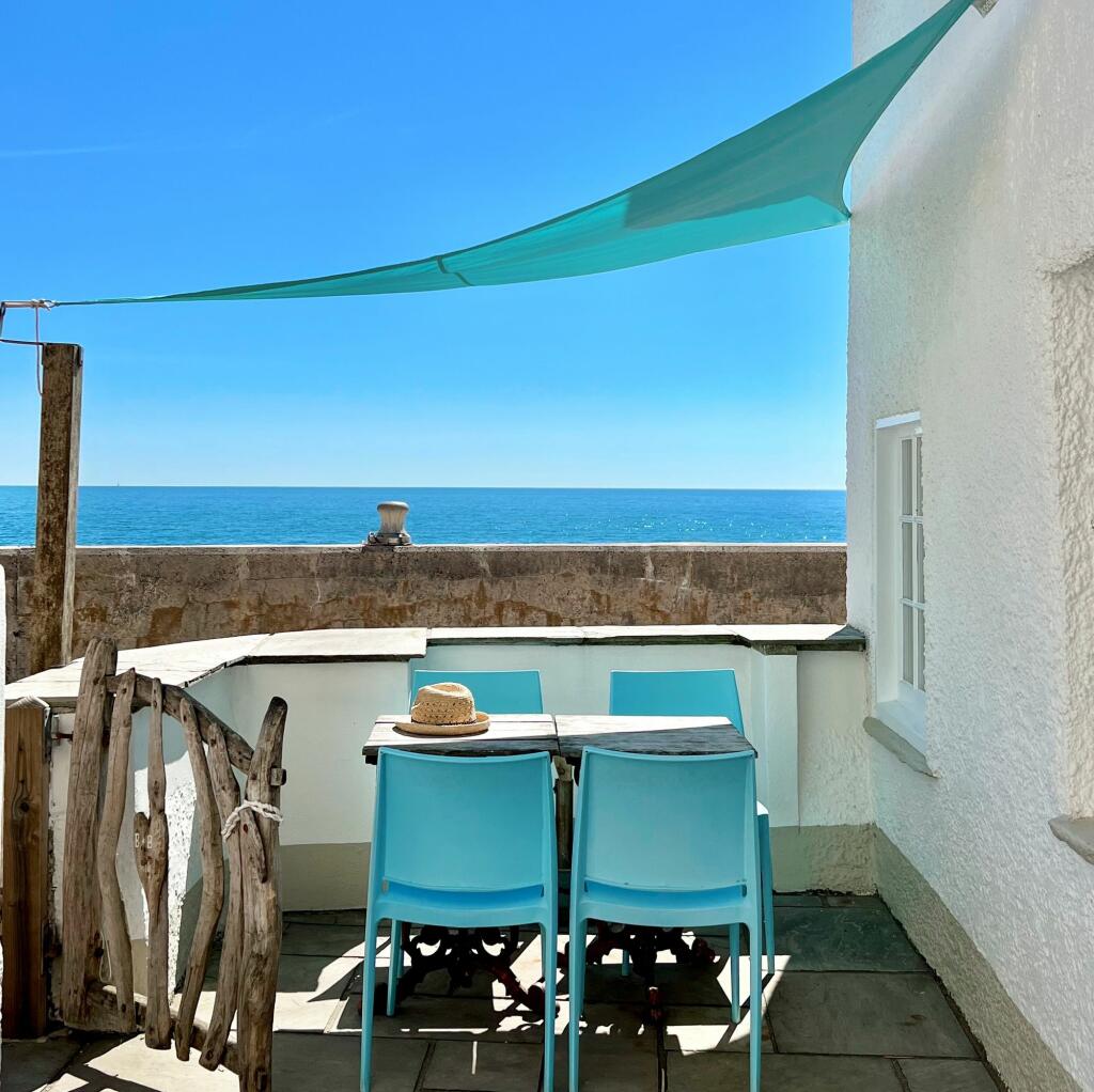 Sea Breeze_ Courtyard_Torcross