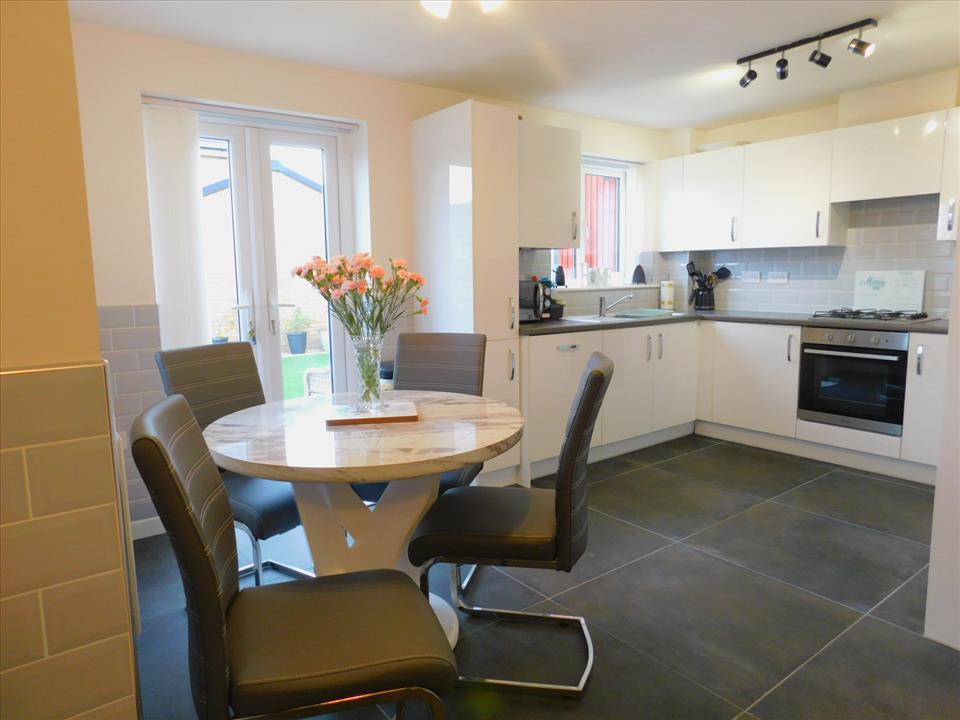 KITCHEN/BREAKFAST ROOM