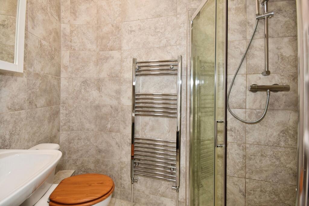 pbox-bathroom-336446.JPG