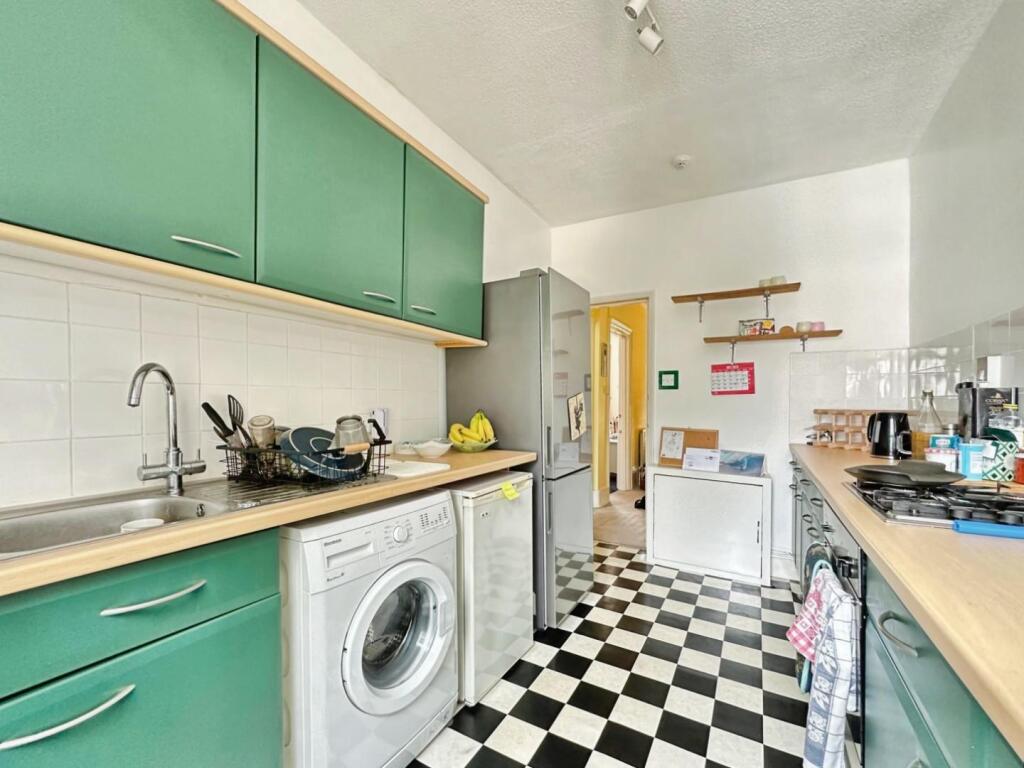 Kitchen2.jpg