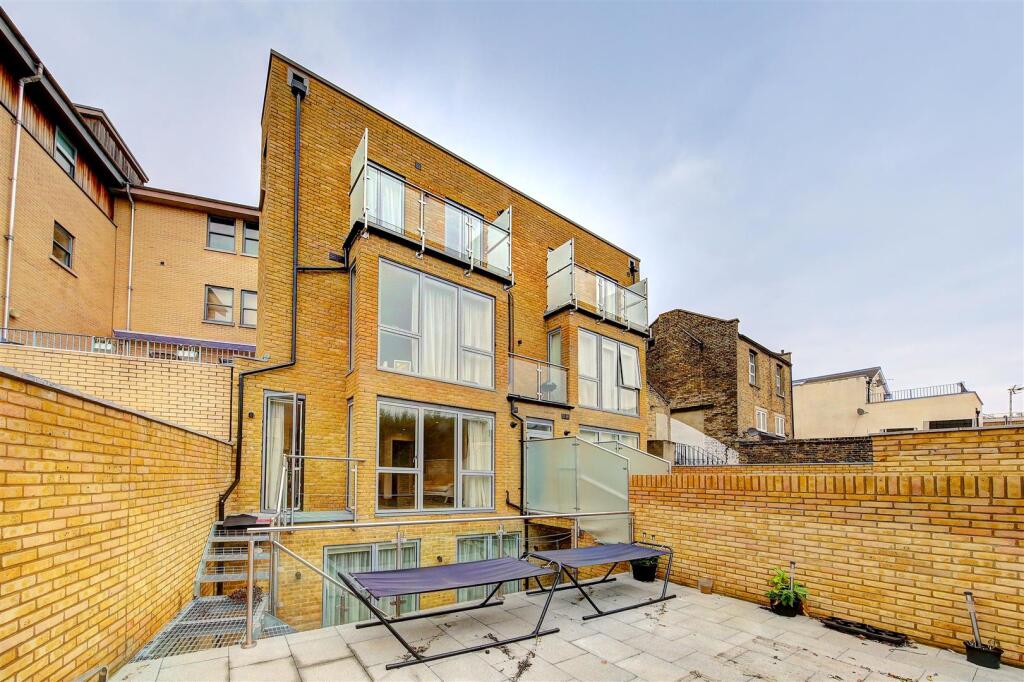 Balham High Road, London