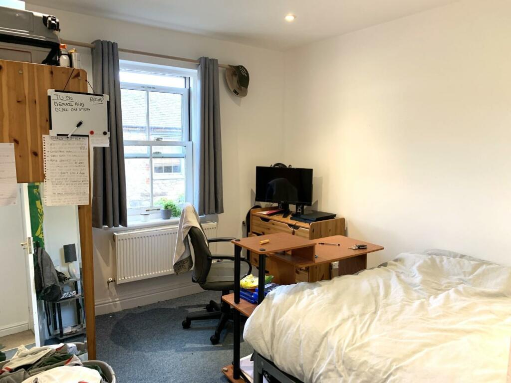 Bedroom 2.JPG