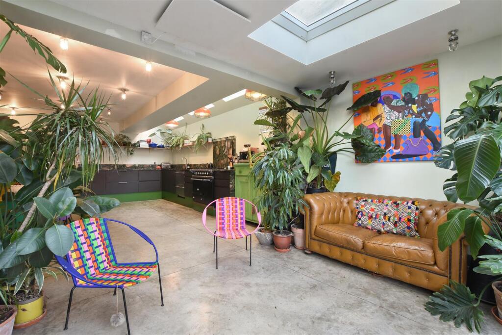 11-0b44GCWT - 60 Clifford Gdns - Kitchen 5 -Origin