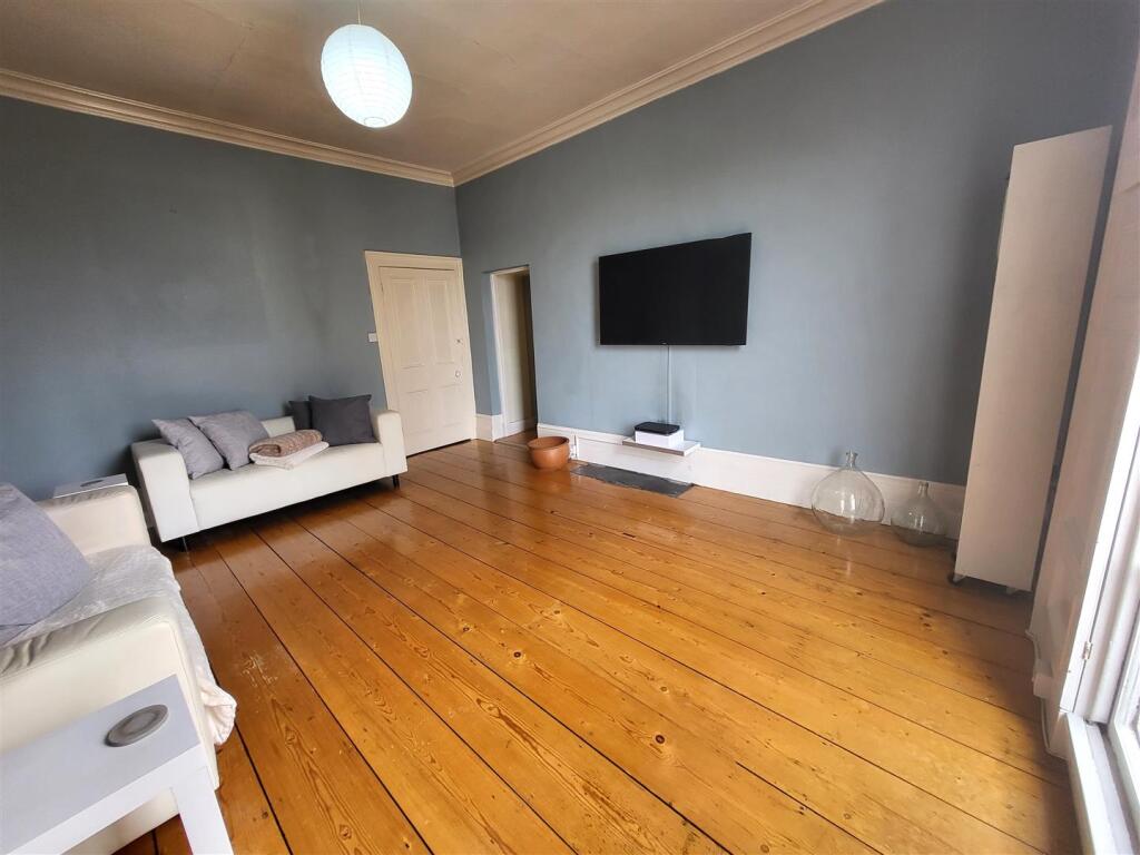 lounge 2.jpg