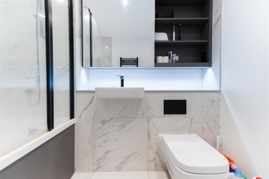 Bathroom              .jpg