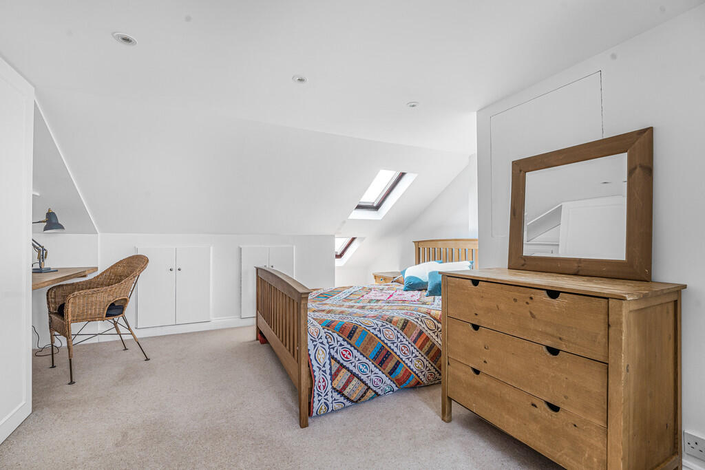 150 Northcroft Ro...