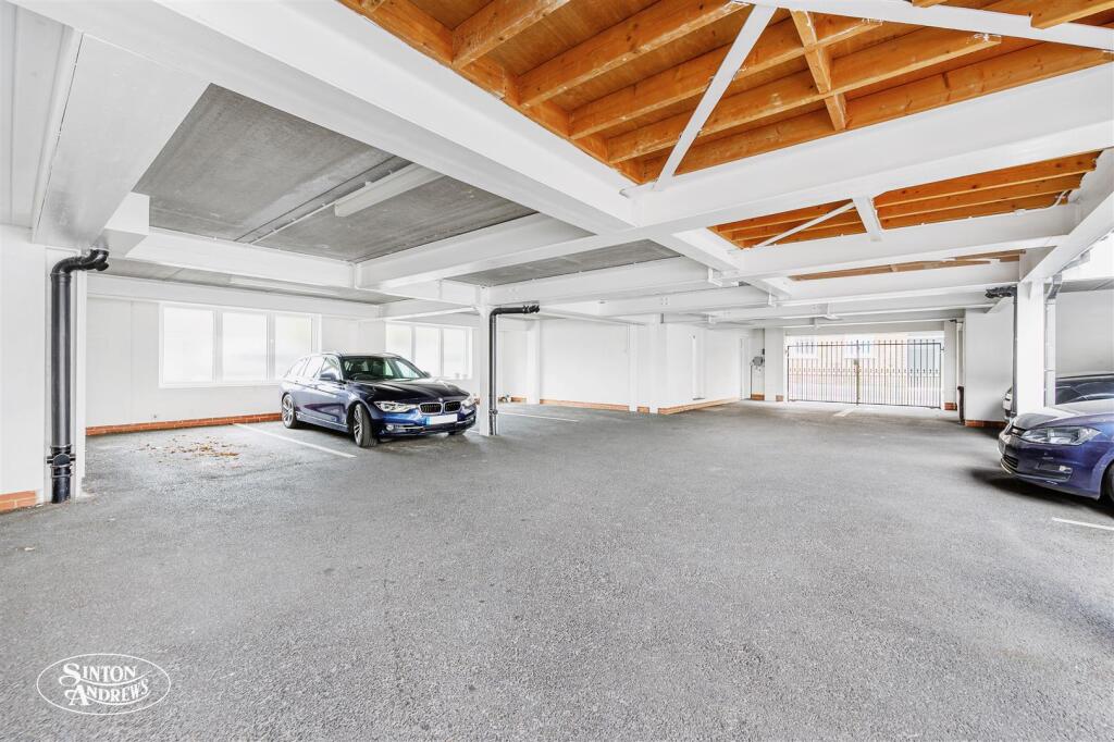 Flat 5  Harrington Court-12.jpg