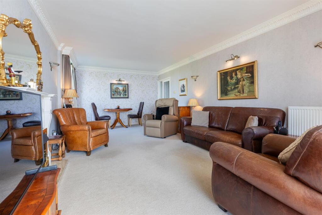 A14 - A Imperial Court, Flat D, Torquay - 250514.j