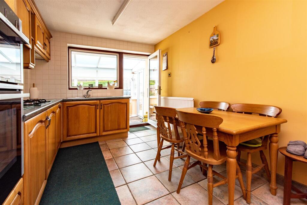 8 Morton Close-22.jpg