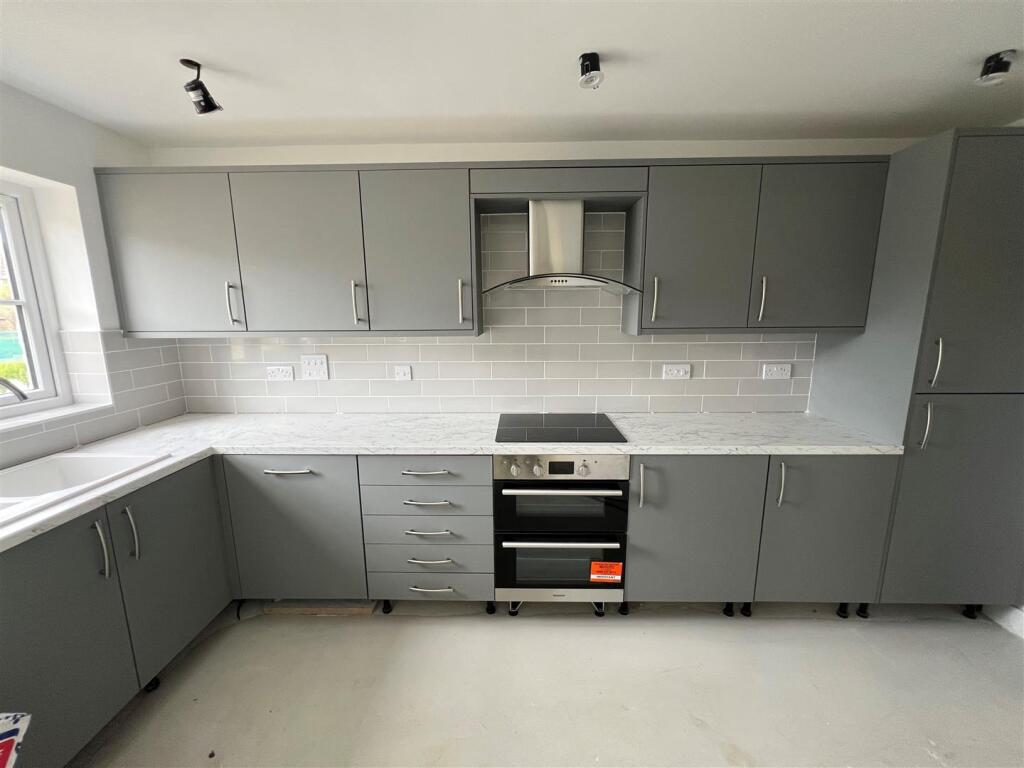Plot 649 kitchen 2.jpg