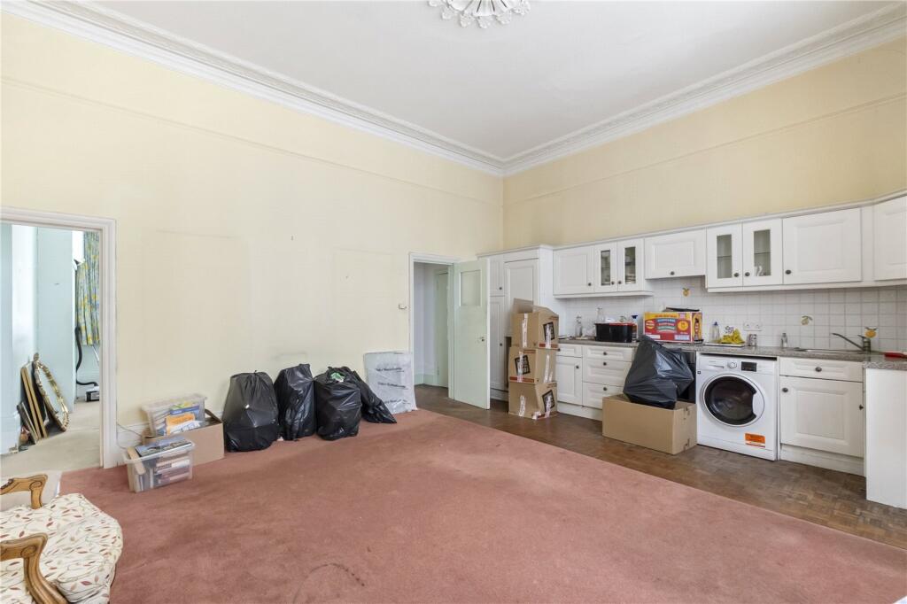 Kitchen/Reception 3