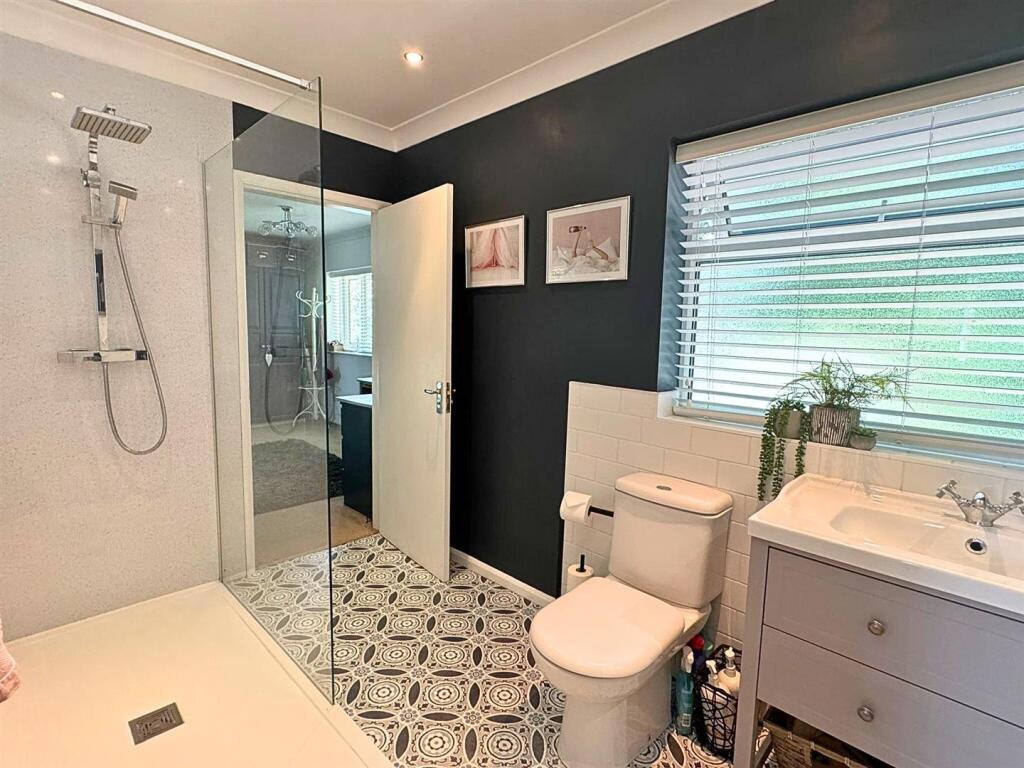 En-suite Bathroom