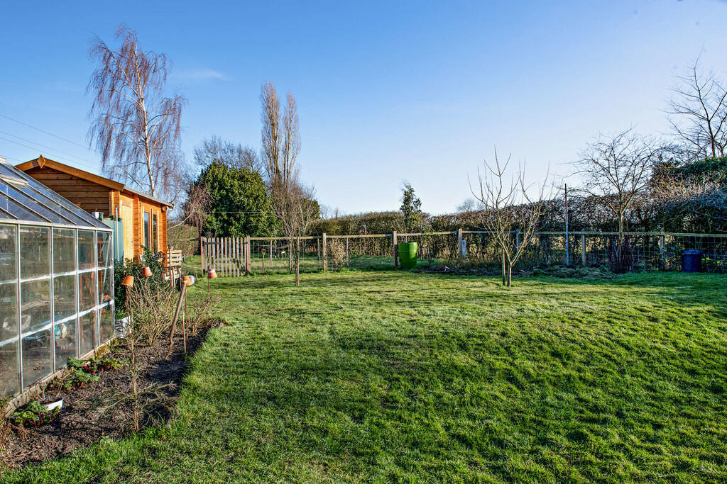 8638610-exterior0...