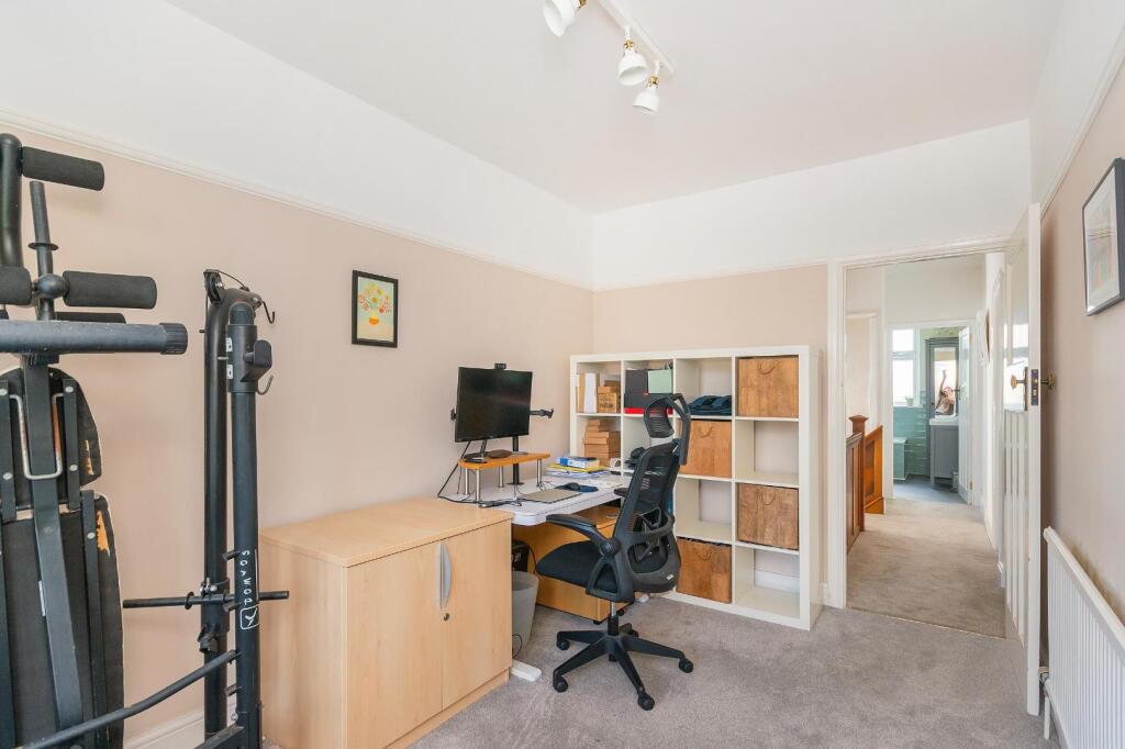 1H0V8HE - Bedroom I.jpg