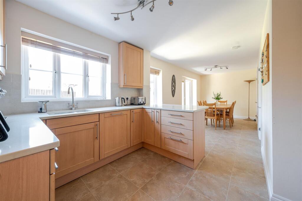 44 Docklewell Close, Towcester (28).JPG