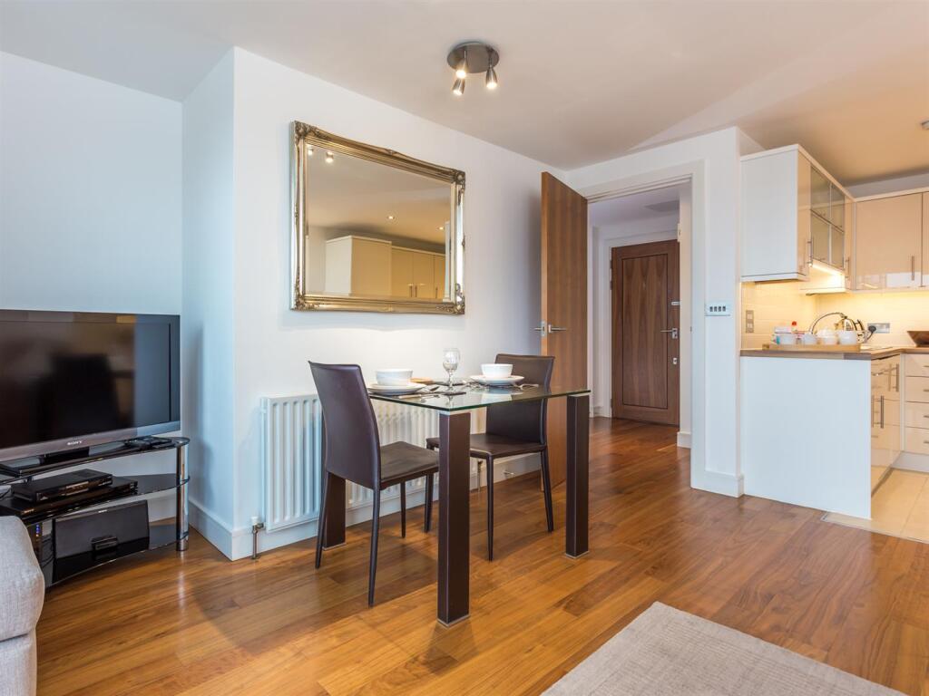 Living area and kitchen-4_2048_X_1536.jpg