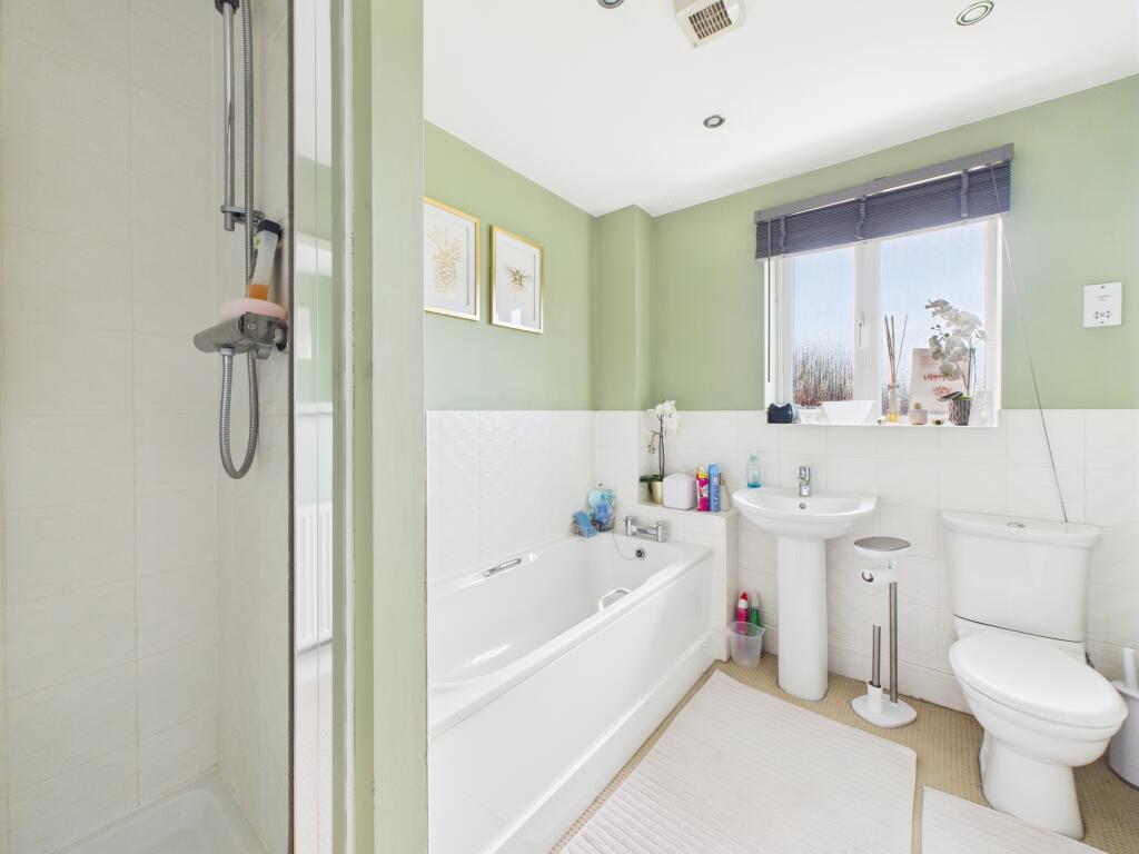 CAM04825G0-PR0091-STILL007