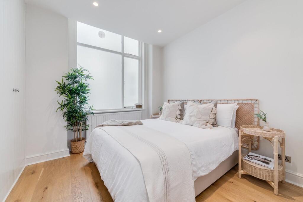 BEDROOM 1 a.jpg