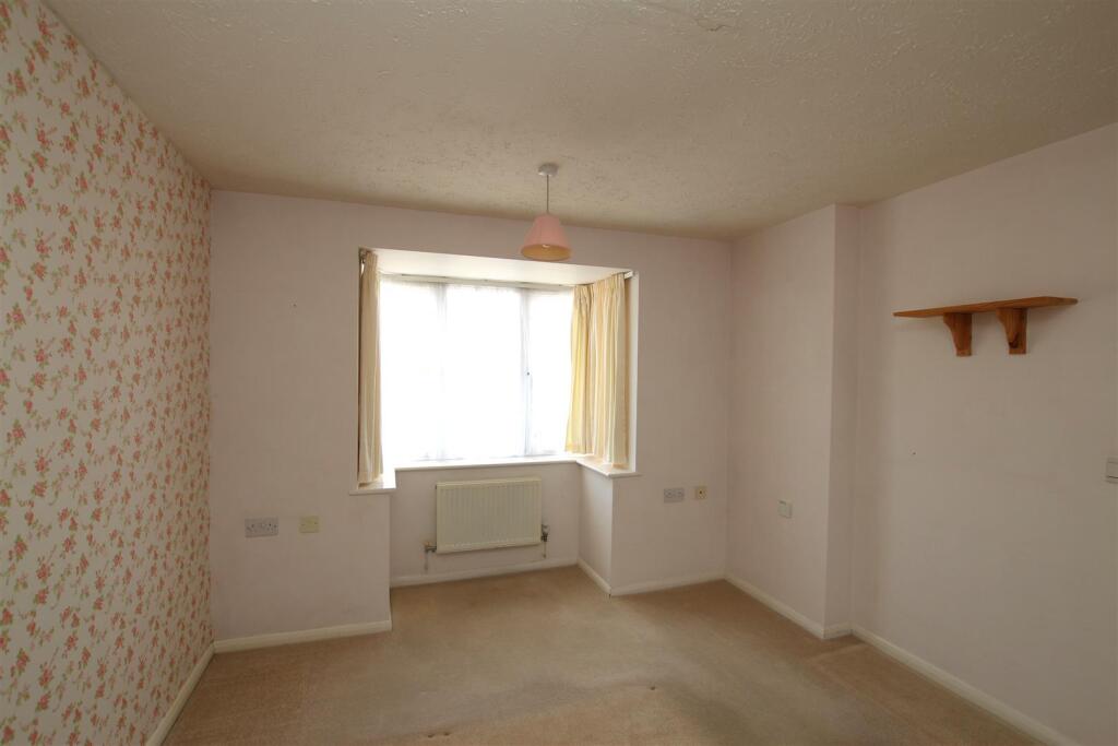Bedroom One - b.JPG