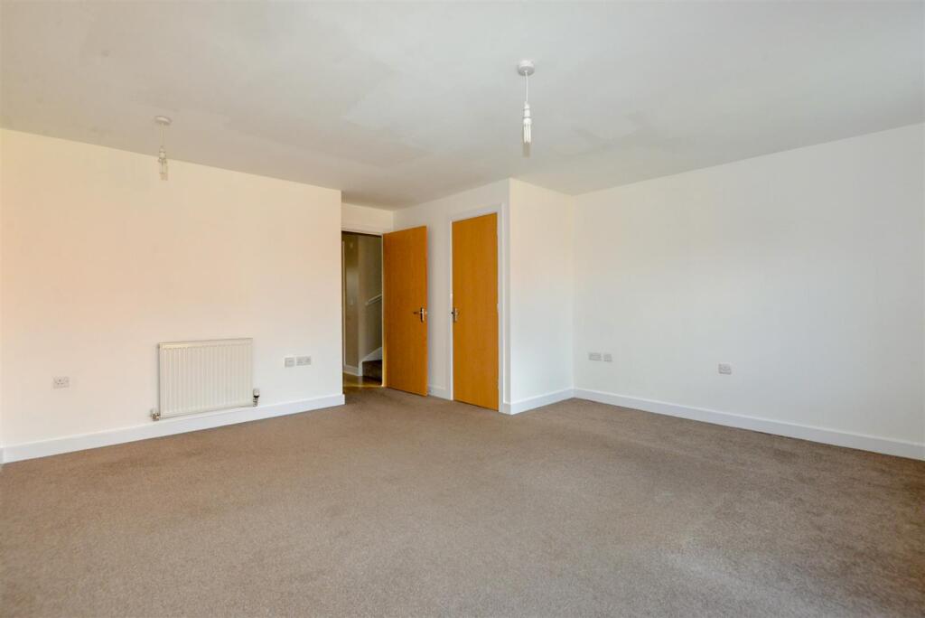 Living Room 2.jpg