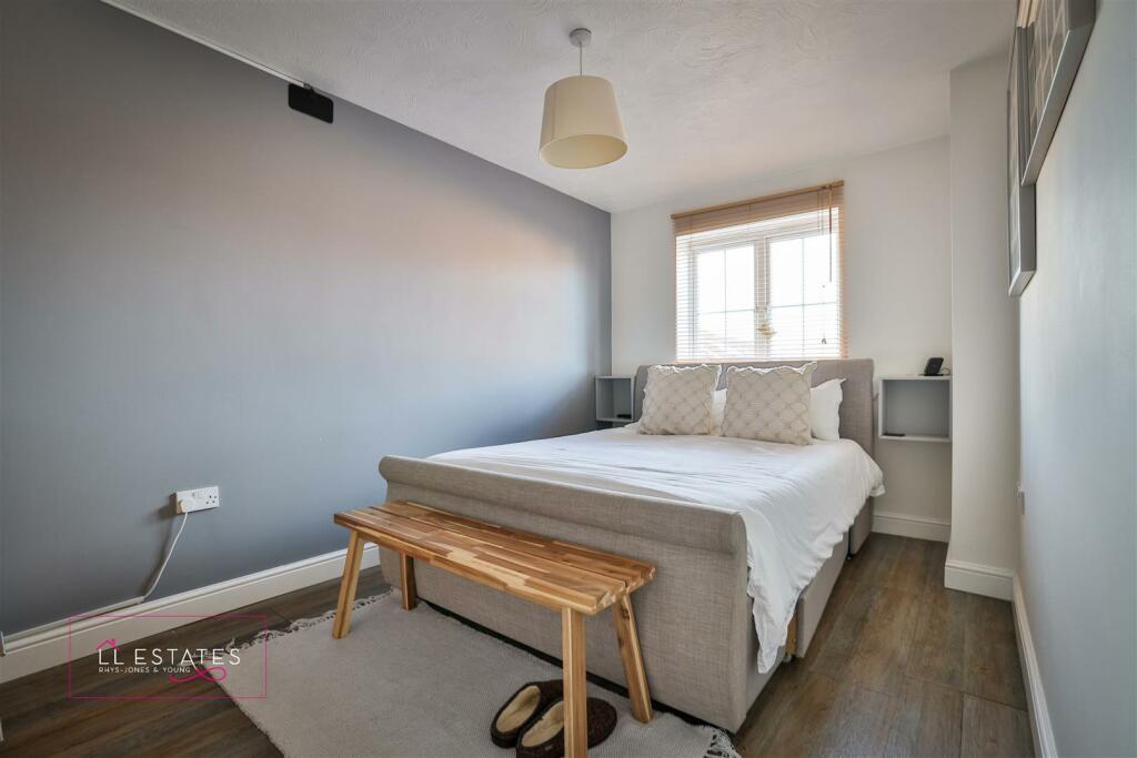 Bedroom 1.jpg