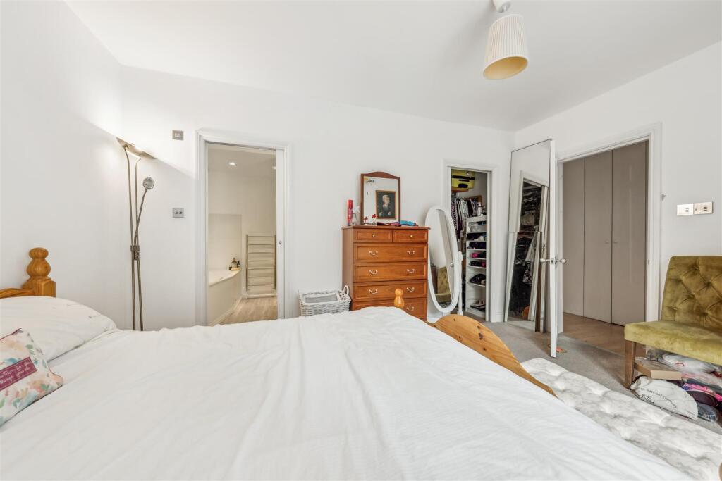 Chiswick High Road, W4