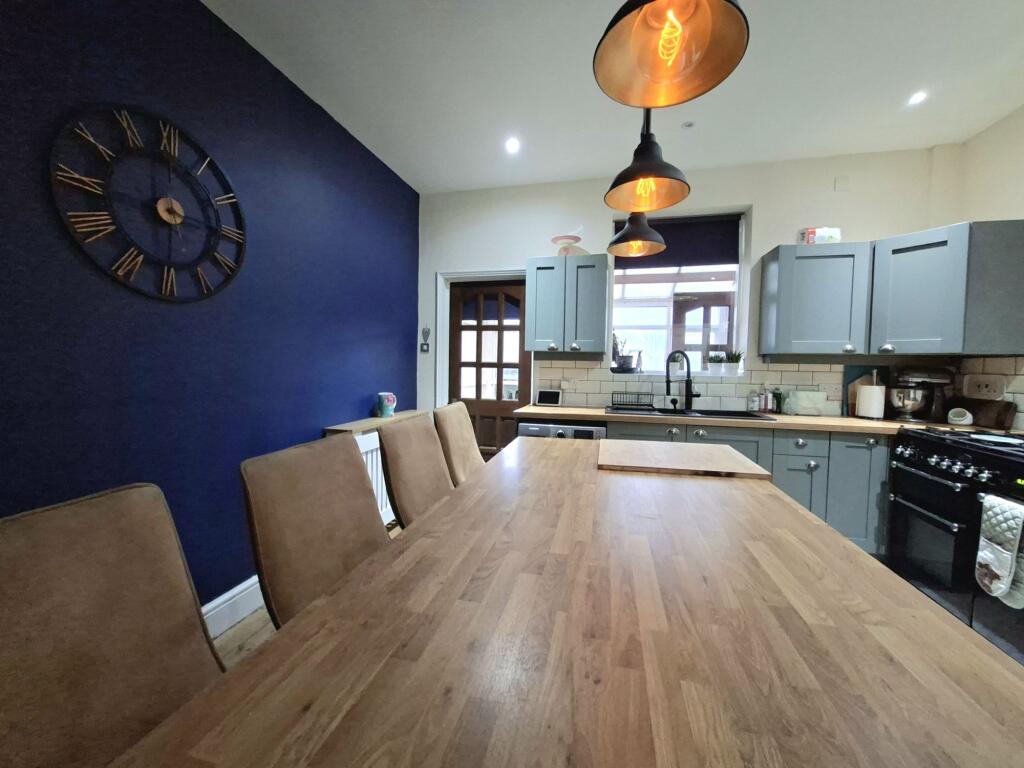 KITCHEN/BREAKFAST ROOM