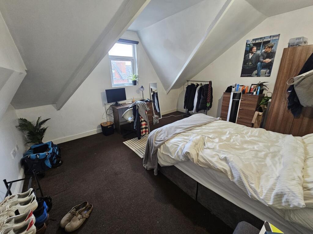 A spacious and well-maintained master bedroom w...