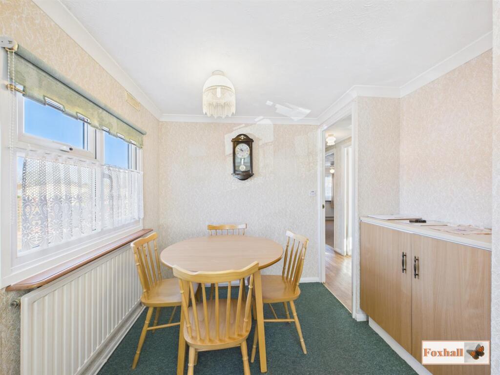 Kitchen / Dining Area