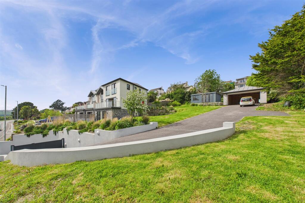 The Wave House and Grounds