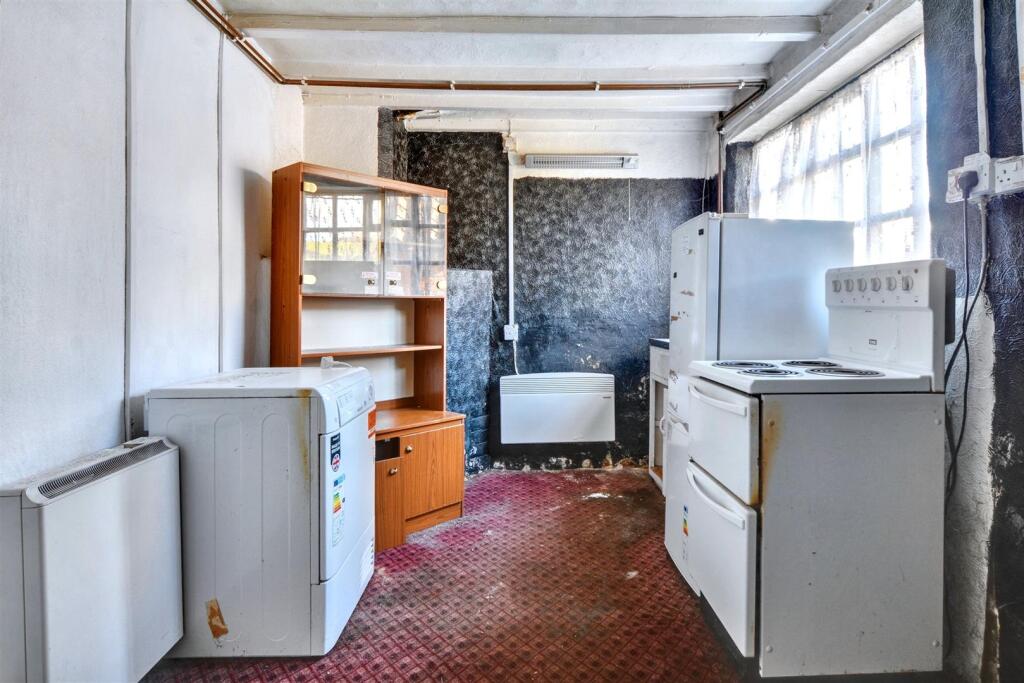 Kitchen_3.jpeg