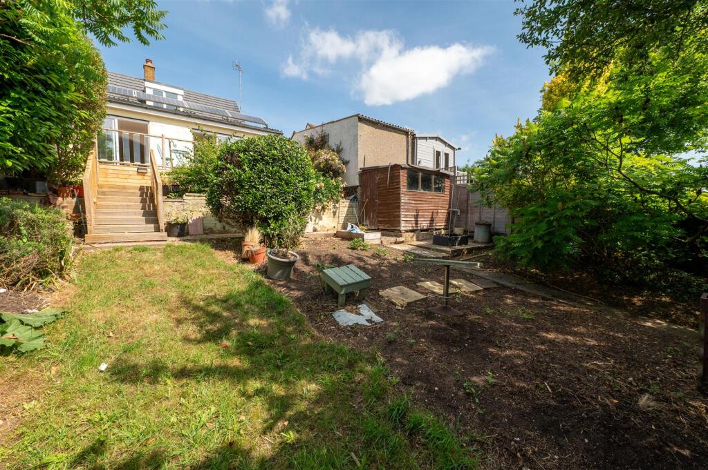 18 Lindsay Avenue, Hitchin-35.jpg