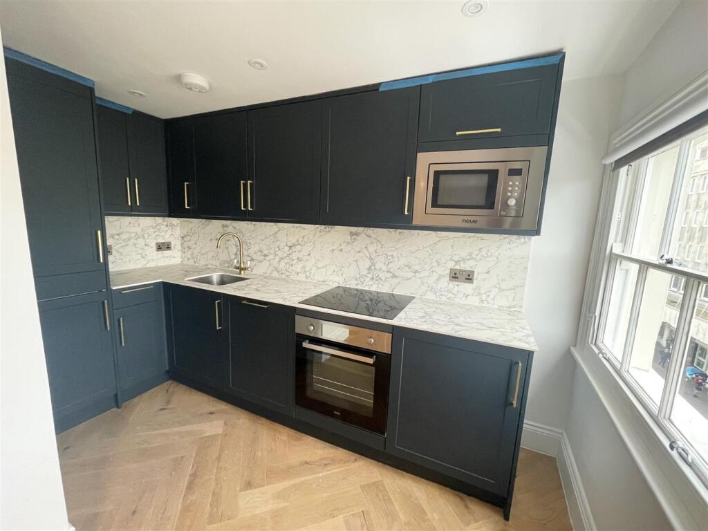 LIVING ROOM / KITCHEN