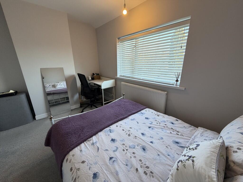 Bedroom 2 pic 2