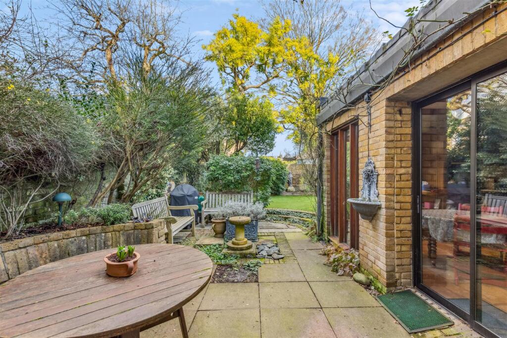 Grove Park Gardens, W4 - FOR SALE