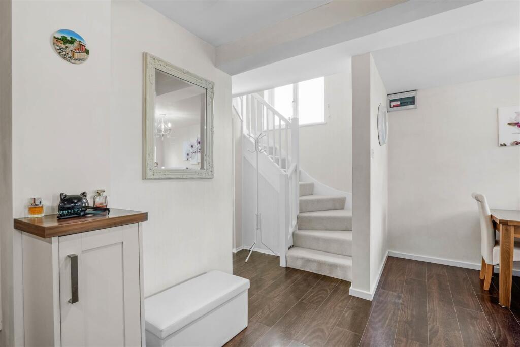 24 Camp Hill Avenue - Hallway.jpg