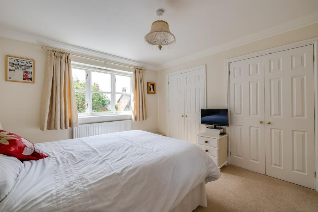 219374_967273_IMG...