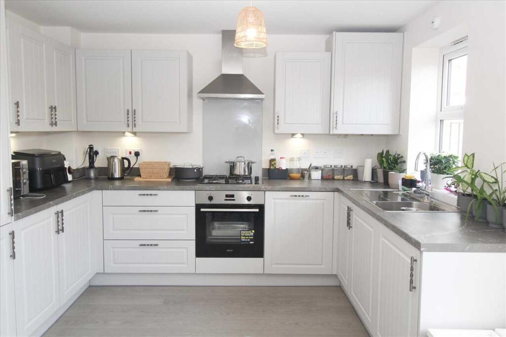 Kitchen / Dining