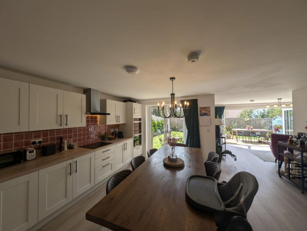 Open Plan Kitchen / Snug