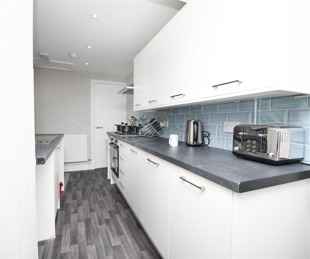 Pic 4 - 12 Ulster Street.jpg